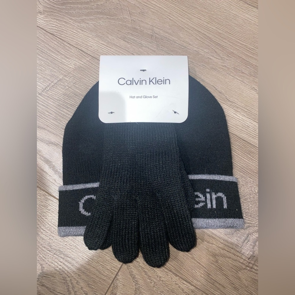 NWT Calvin Klein Hat And Glove Set Black Gray OS